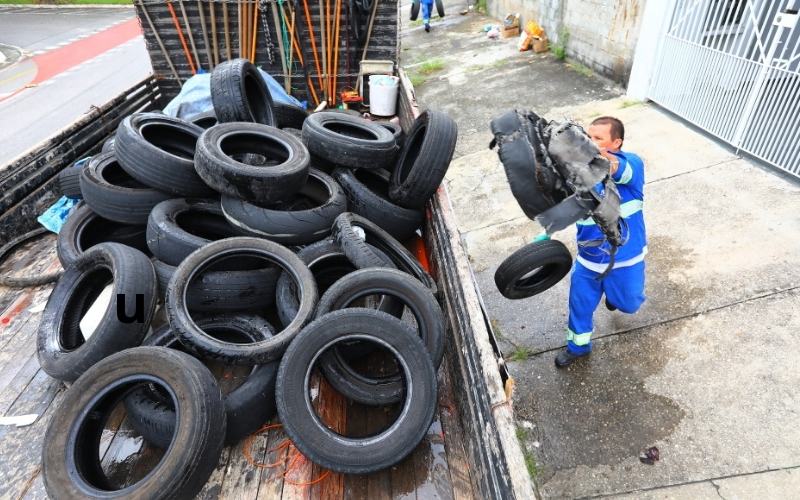 Ação na região sul da cidade vai recolher materiais que acumulam água para reduzir riscos de proliferação do mosquito da dengue