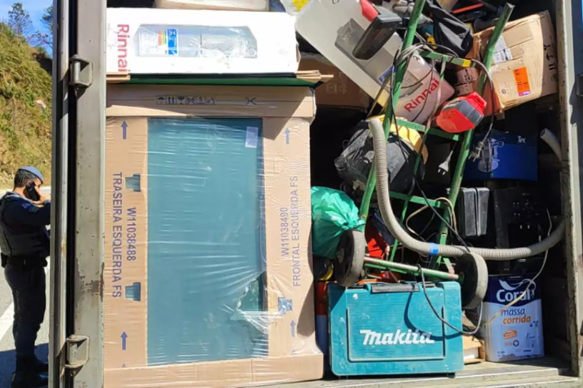 Ação integrada da PM identificou o veículo e realizou a abordagem na região da Vista Chinesa, em Campos do Jordão