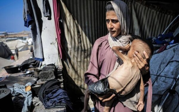 Gaza entre a fome e o fogo: como a ajuda humanitária virou armadilha mortal / Foto: Ahmed Jihad Ibrahim Al-arini/Anadolu/Getty Images