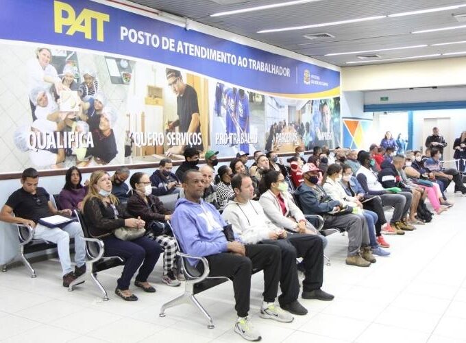 Candidatos devem comparecer ao PAT com carteira de trabalho (digital ou física) e documento de identificação com foto