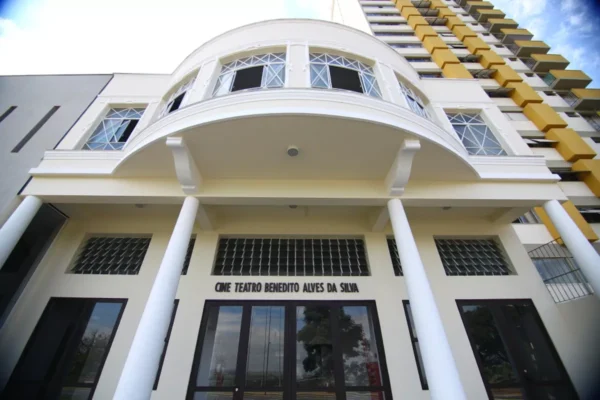 O palco do Cine Teatro Benedito Alves, na região central de São José dos Campos, receberá uma programação repleta de música brasileira dos anos 1980 e 1990, além de rock dos anos 1970. As atrações fazem parte do Sábados Musicais, que acontecem sempre às 20h.