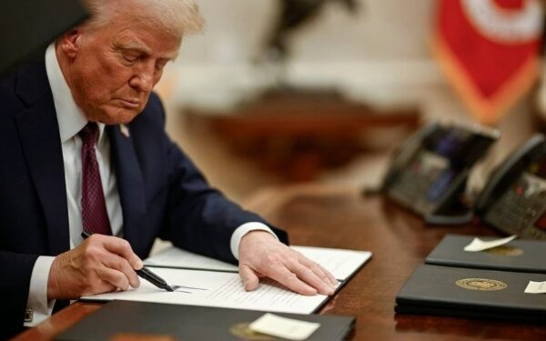 Presidente dos EUA amplia guerra comercial e impõe sobretaxa a importações do Canadá, Suíça, Síria e outros países