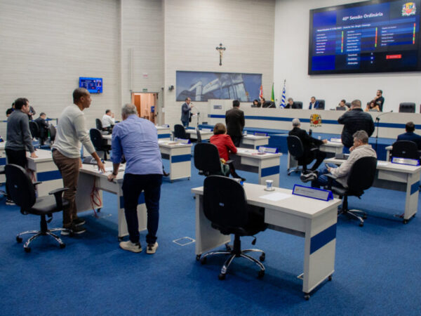 Projetos da oposição testam postura política da Câmara nesta quinta