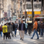 Com 24,3 milhões de pessoas ocupadas, estado lidera geração de empregos formais e alcança o maior rendimento médio em uma década