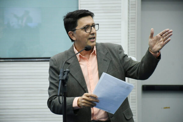 A Câmara Municipal de São José dos Campos aprovou por unanimidade, nesta terça-feira (12), a criação da Frente Parlamentar de Enfrentamento à Adultização Infantil, proposta pelo vereador Zé Luis (PSD)