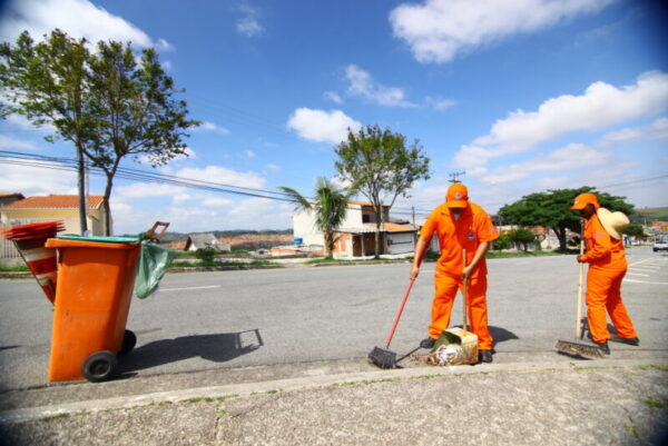 A Urbam reajustará, a partir deste mês de agosto, o piso salarial dos auxiliares de serviços gerais de R$ 1.674,36 para R$ 1.804,00.
