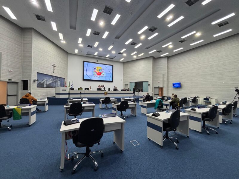 Adiamento da votação do projeto de loteria municipal tranca a pauta da Câmara nesta quinta (21); vereadores pedem mais tempo para análise