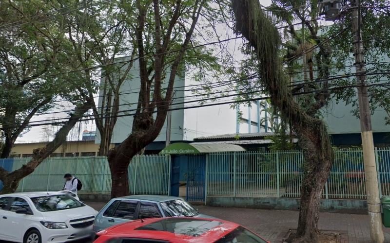 Conflito entre estudantes ocorreu próximo a ponto de ônibus no Jardim São Dimas; um dos envolvidos passou por cirurgia