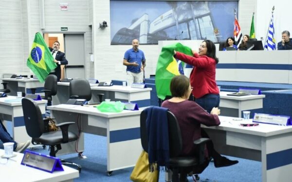 Câmara de São José retoma sessões com tensão no plenário e novo reforço à base do governo