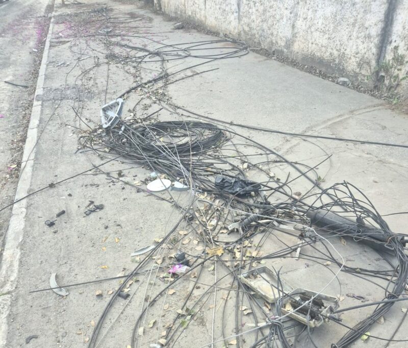 Prefeitura aplica mais de R$ 100 mil em multas por fios soltos