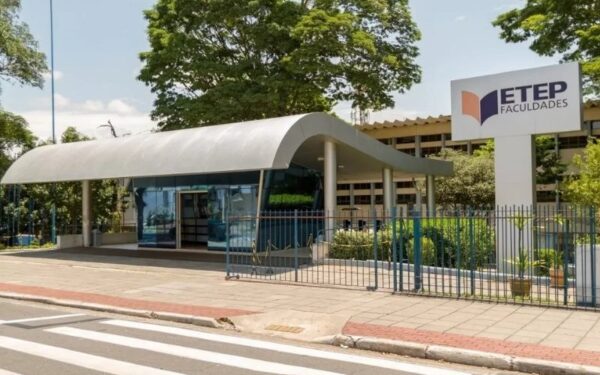 O Colégio ETEP, em São José dos Campos encerrou suas atividades de forma repentina, sem aviso prévio aos alunos ou responsáveis