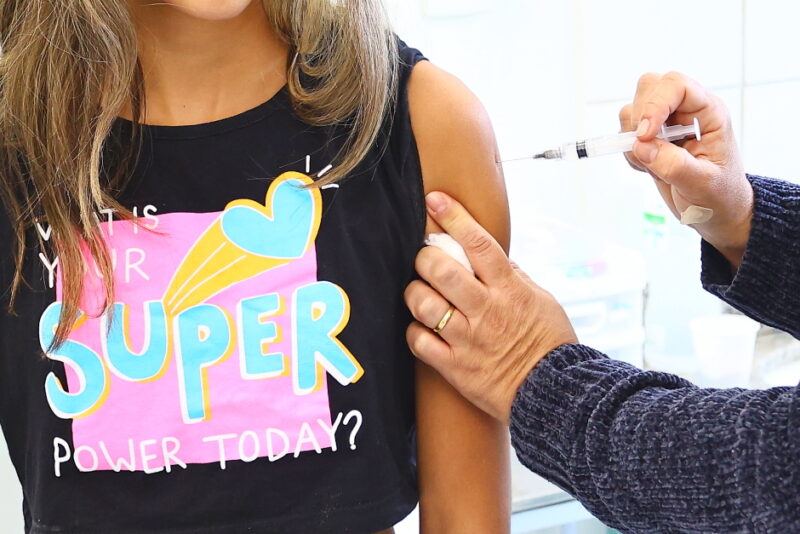 Colégio realiza vacinação contra o HPV no período noturno