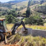 A Prefeitura de São José dos Campos impediu nesta quarta-feira (20) a abertura de dois loteamentos irregulares no bairro Pau de Saia, com acesso pela Estrada Juca de Carvalho, na zona norte da cidade.