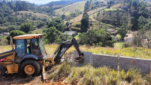 A Prefeitura de São José dos Campos impediu nesta quarta-feira (20) a abertura de dois loteamentos irregulares no bairro Pau de Saia, com acesso pela Estrada Juca de Carvalho, na zona norte da cidade.