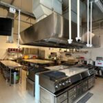 Laboratório de Cozinha Pedagógica passou por modernização; cursos no novo espaço oferecem vagas gratuitas