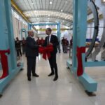 Akaer é responsável pela produção completa da fuselagem dianteira da aeronave, incluindo os processos de industrialização, desenvolvimento de ferramental, fabricação de protótipos e estudos de engenharia