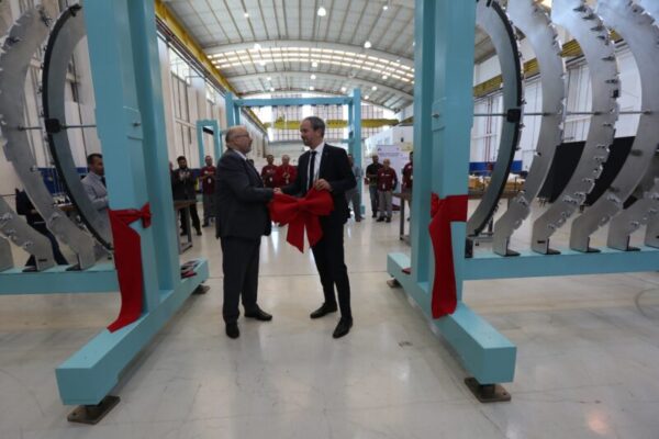 Akaer é responsável pela produção completa da fuselagem dianteira da aeronave, incluindo os processos de industrialização, desenvolvimento de ferramental, fabricação de protótipos e estudos de engenharia