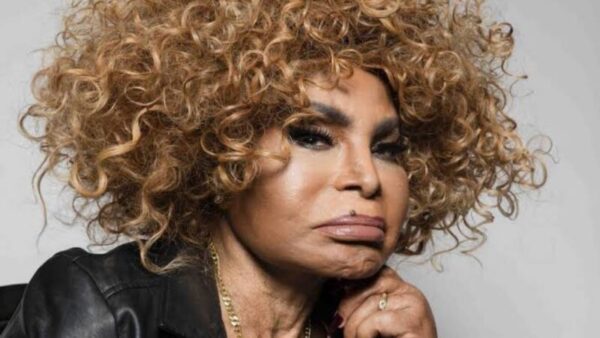 O projeto Cena de Mulher homenageia, na próxima sexta-feira (22), a partir das 20h, o legado de Elza Soares, uma das maiores cantoras e personalidades da música brasileira. O show acontece no Palco do Arquivo, no Parque da Cidade