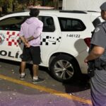 No dia 26 de agosto de 2025, por volta da 01h00 no bairro Jardim São Vicente, uma equipe da Polícia Militar, durante patrulhamento, deteve um indivíduo, E. A., de 36 anos, que se encontrava procurado pela Justiça pelo art. 157 – Roubo. A ocorrência foi apresentada na Central de Polícia Judiciária (CPJ), onde o delegado de plantão elaborou o boletim de ocorrência de Captura de Procurado, mantendo o conduzido preso à disposição da Justiça.