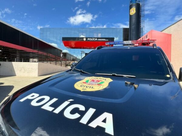 Além das prisões, Polícia apreendeu dois veículos de luxo, notebooks, computadores e celulares