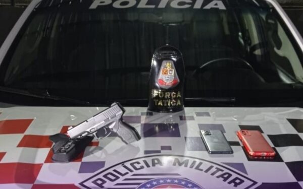 Criminoso foi localizado com celular roubado de clínica veterinária, além de portar réplica de pistola