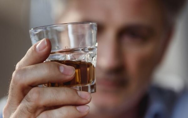 Se a população brasileira reduzir em 20% o consumo de álcool, 10,4 mil mortes poderão ser evitadas todos os anos. Isto significa evitar uma morte por hora no país, segundo estudo