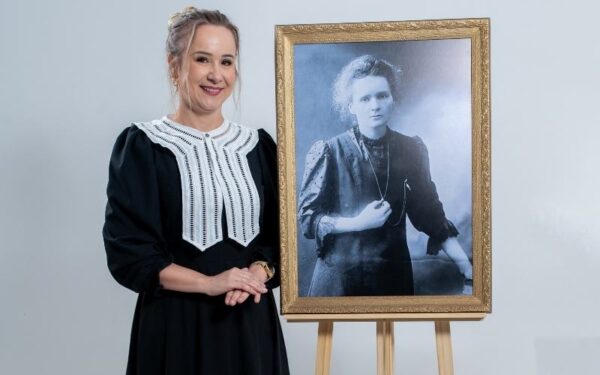 Teatro nas escolas: “As Aventuras de Madame Curie” inspira alunos de São José a enxergarem a ciência com outros olhos