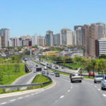 Após dias de calor intenso e baixa umidade, cidade terá queda brusca de temperatura e chance de chuva durante a semana