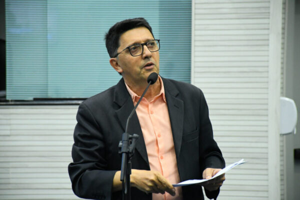 Zé Luis (PSD) defende revisão do IPTU com foco social e rebate oposição