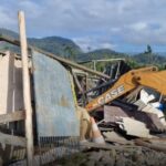 Ação ambiental em Caraguatatuba demole construções irregulares