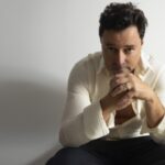 Emilio Orciollo Neto apresenta solo com texto de Martha Medeiros em São José