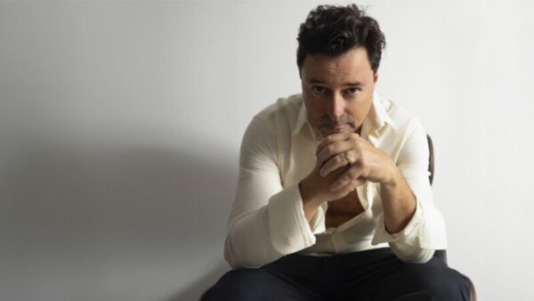 Emilio Orciollo Neto apresenta solo com texto de Martha Medeiros em São José