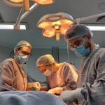 Equipe médica durante trabalho de captação de órgãos em doador no Hospital Municipal de São José dos Campos