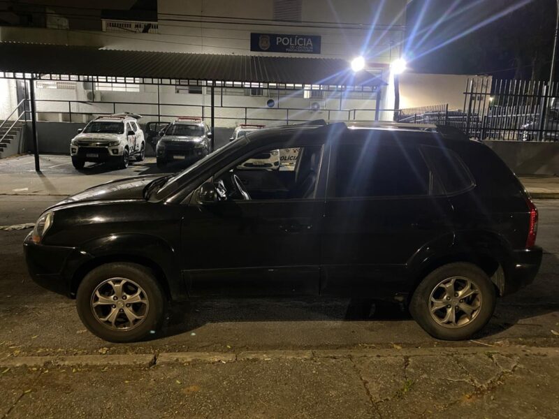 PM recupera carro furtado e prende dois suspeitos no Campo dos Alemães