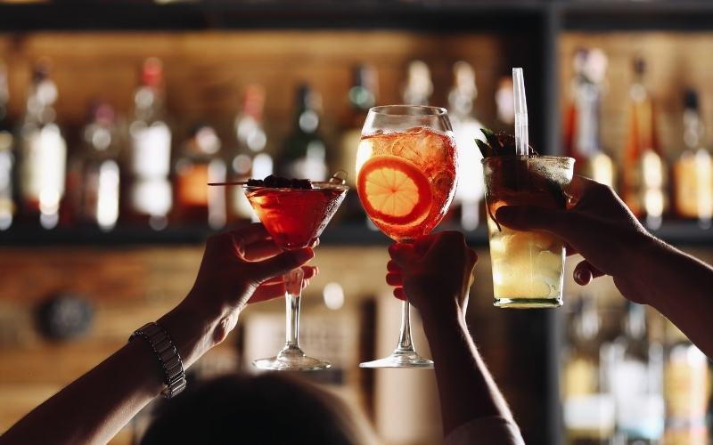 Intoxicação por metanol em bebidas adulteradas deixa mortos e internados em SP