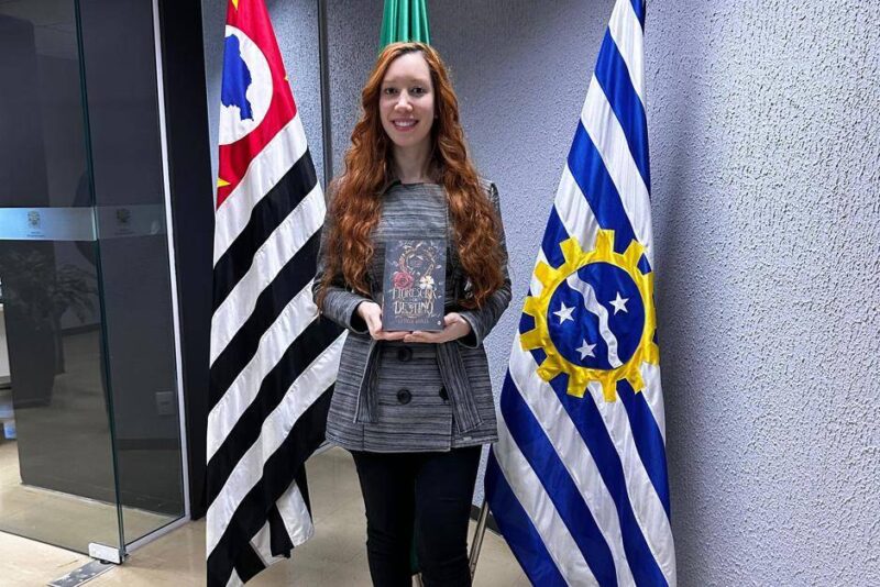 Leticia Giulia, escritora