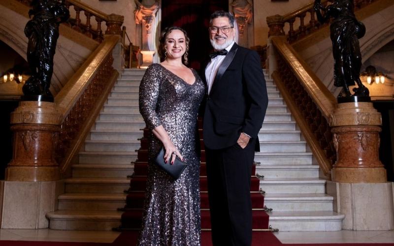 Mara Martucheli prestigia noite de gala no Theatro Municipal de São Paulo