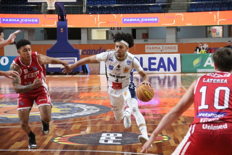 Mr.Moo São José Basketball é superado pelo Sesi Franca em jogo equilibrado
