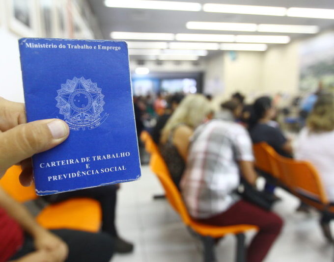 O PAT está localizado na Praça Afonso Pena, 175, no centro, e funciona de segunda a sexta-feira, das 8h às 16h