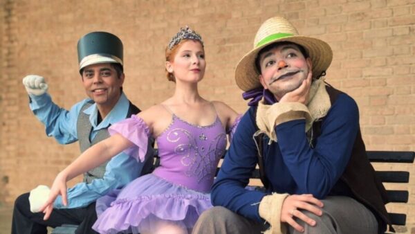 Teatro e Jongo envolvem público na agenda do Domingo do Parque