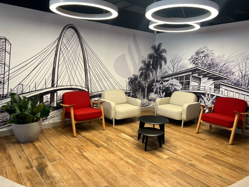 Santander inaugura agência-café dentro da Prefeitura de São José
