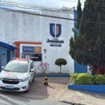 Criminosos armados invadem escola e fazem funcionários reféns