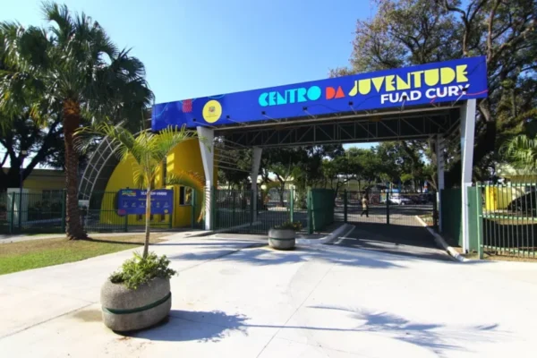 Educação Física: Centro da Juventude em São José dos Campos