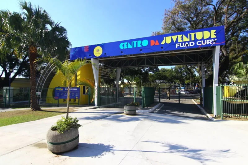 Educação Física: Centro da Juventude em São José dos Campos