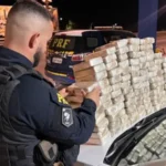 PRF apreende 110 tabletes de cocaína na Dutra em Caçapava após perseguição
