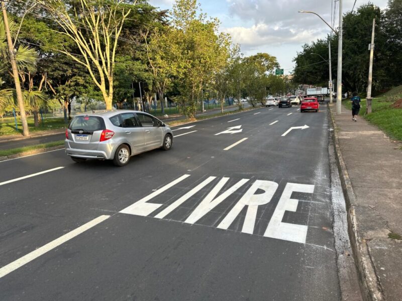 Câmara aprova Programa Fluir e libera conversão livre em semáforos de São José