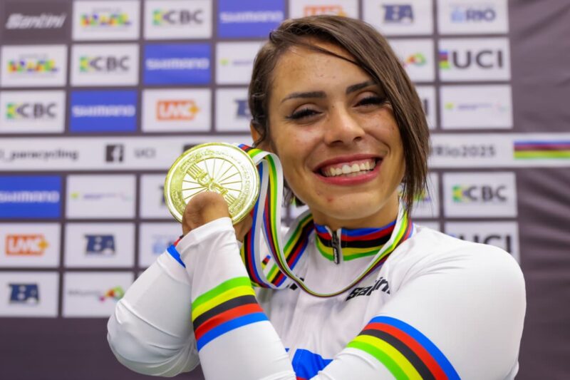 Atleta do Instituto Athlon, de São José dos Campos, conquistou quatro medalhas e se tornou a primeira brasileira campeã mundial na categoria WC2.