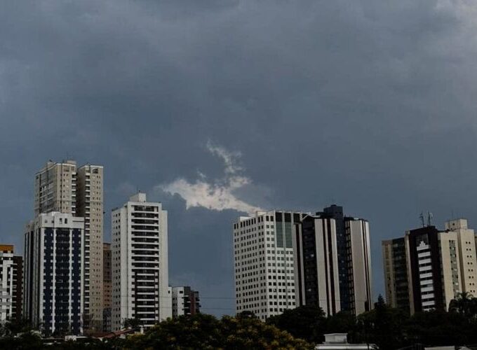 Defesa Civil alerta para risco de chuvas intensas no feriado em São José e região