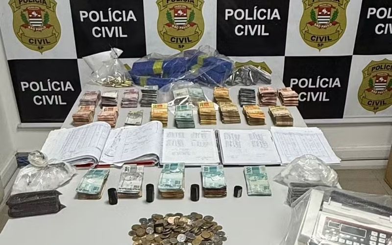 Dupla é presa com drogas, armas e R$ 90 mil em espécie em São José dos Campos