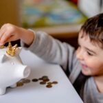 Enquanto 39% dos pais dão mesada, 28% investem para o futuro dos filhos